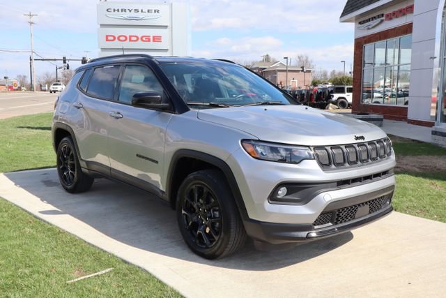 Used 2022 Jeep Compass Altitude w/ Convenience Group image 2