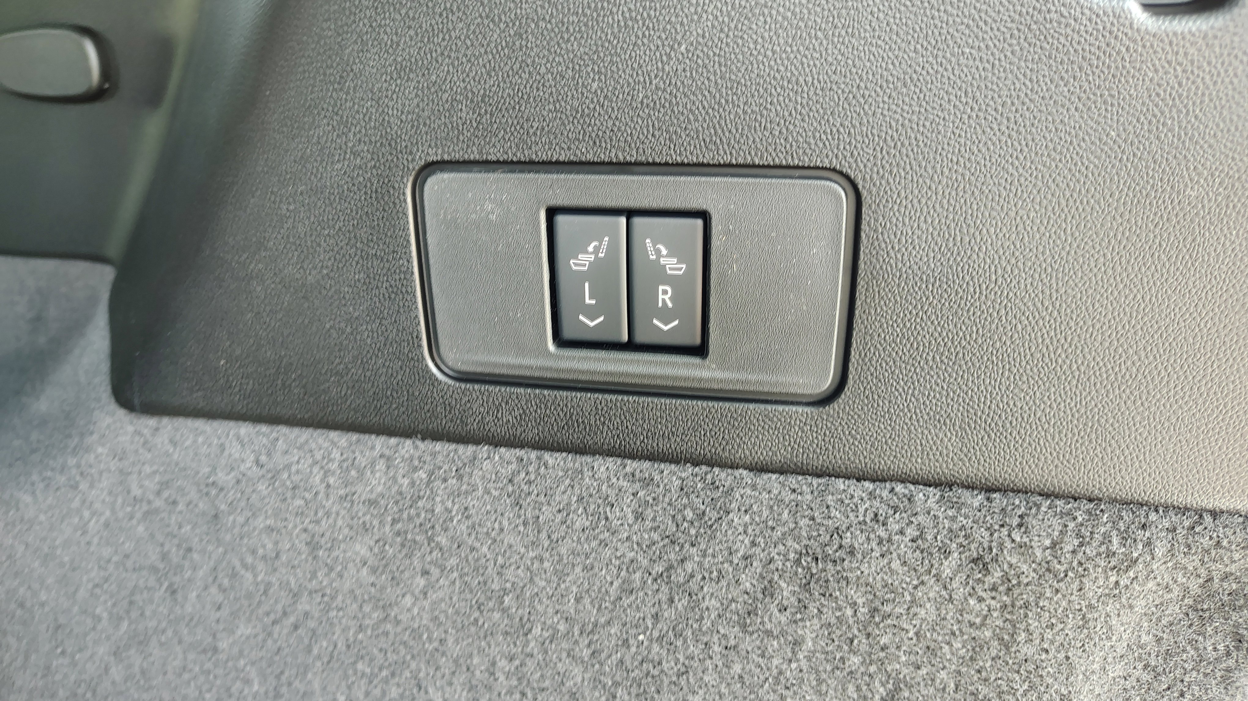 New 2025 Cadillac XT6 Luxury w/ LPO, Premium Carpet Package image 42