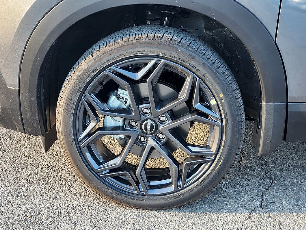 New 2027 Nissan Kicks SR FWD image 10