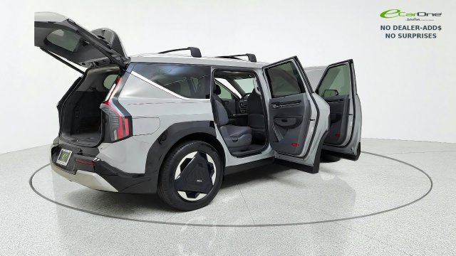 Used 2026 Kia EV9 Land AWD/4WD image 19