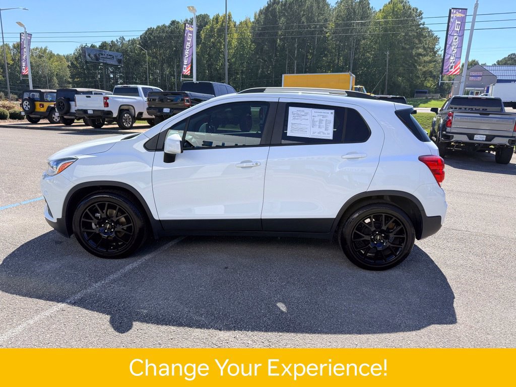 Used 2022 Chevrolet Trax LT w/ Sport Edition FWD image 3