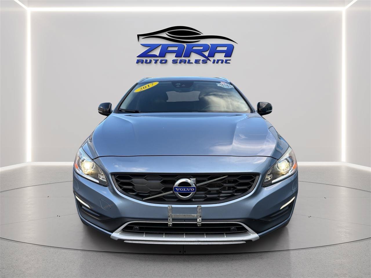 Used 2017 Volvo V60 T5 Cross Country Platinum w/ Climate Package AWD/4WD image 2