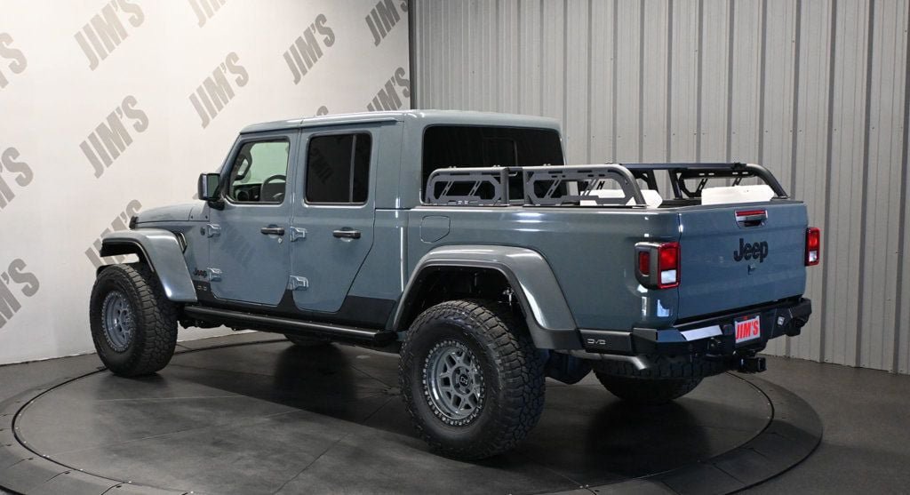 Used 2024 Jeep Gladiator Sport AWD/4WD image 7