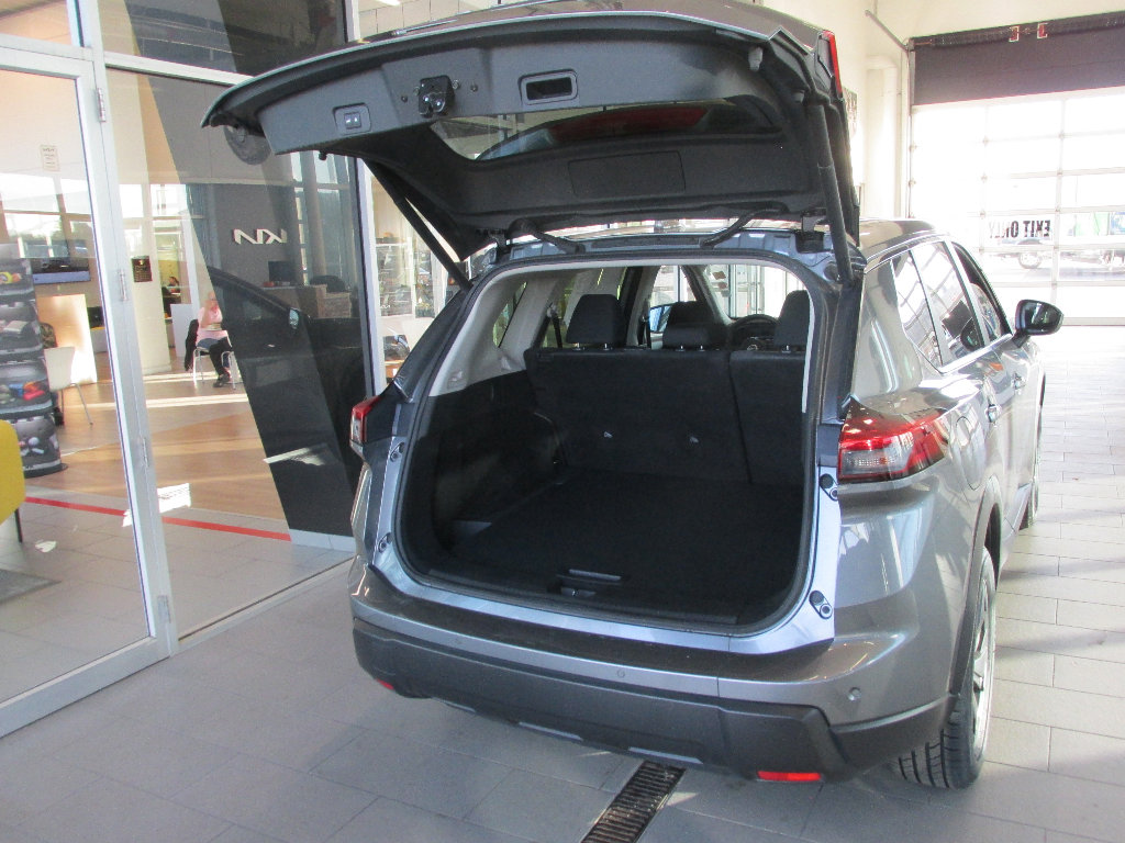 Used 2024 Nissan Rogue SV image 31