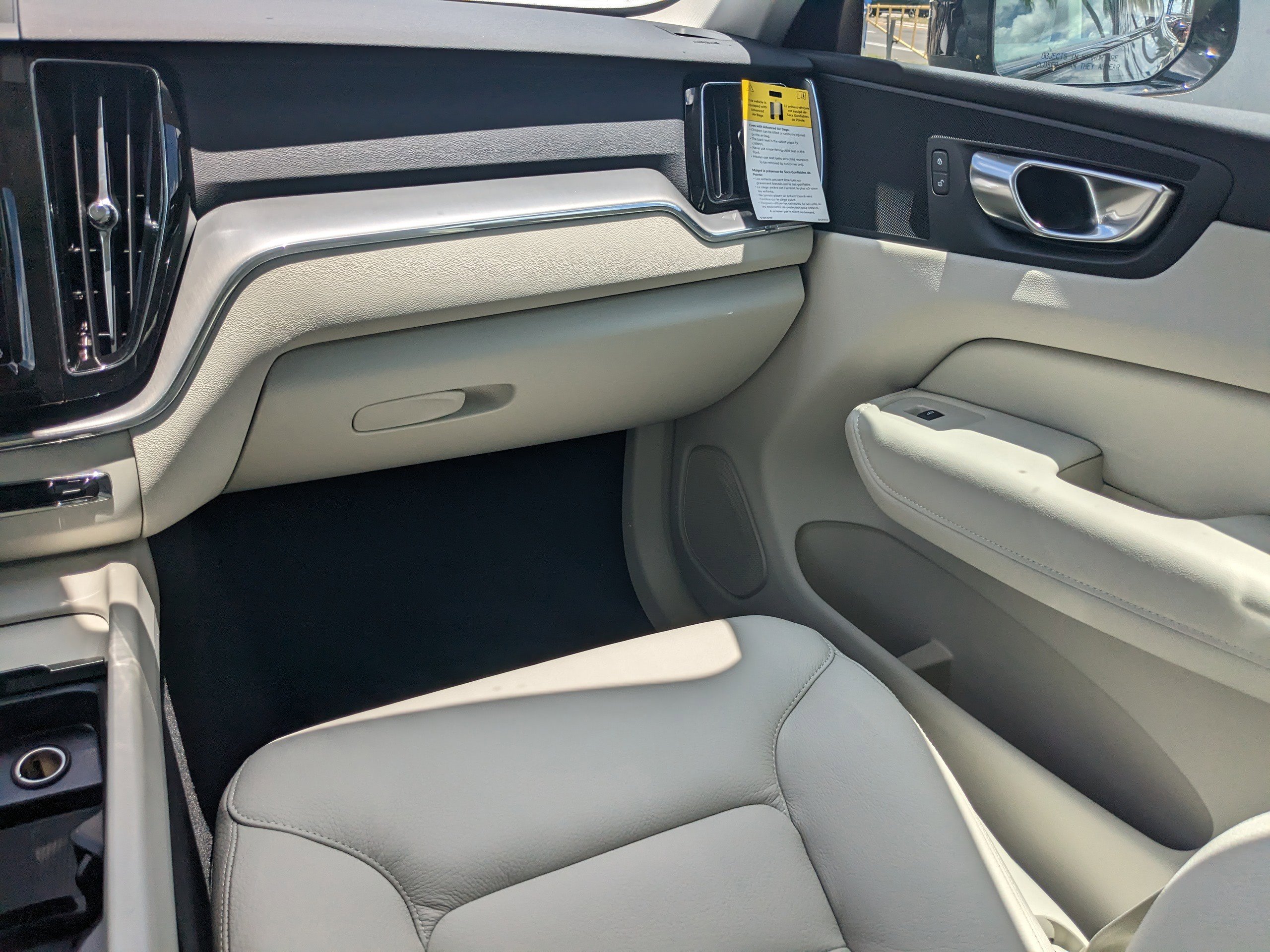 New 2025 Volvo XC60 T8 Core image 18