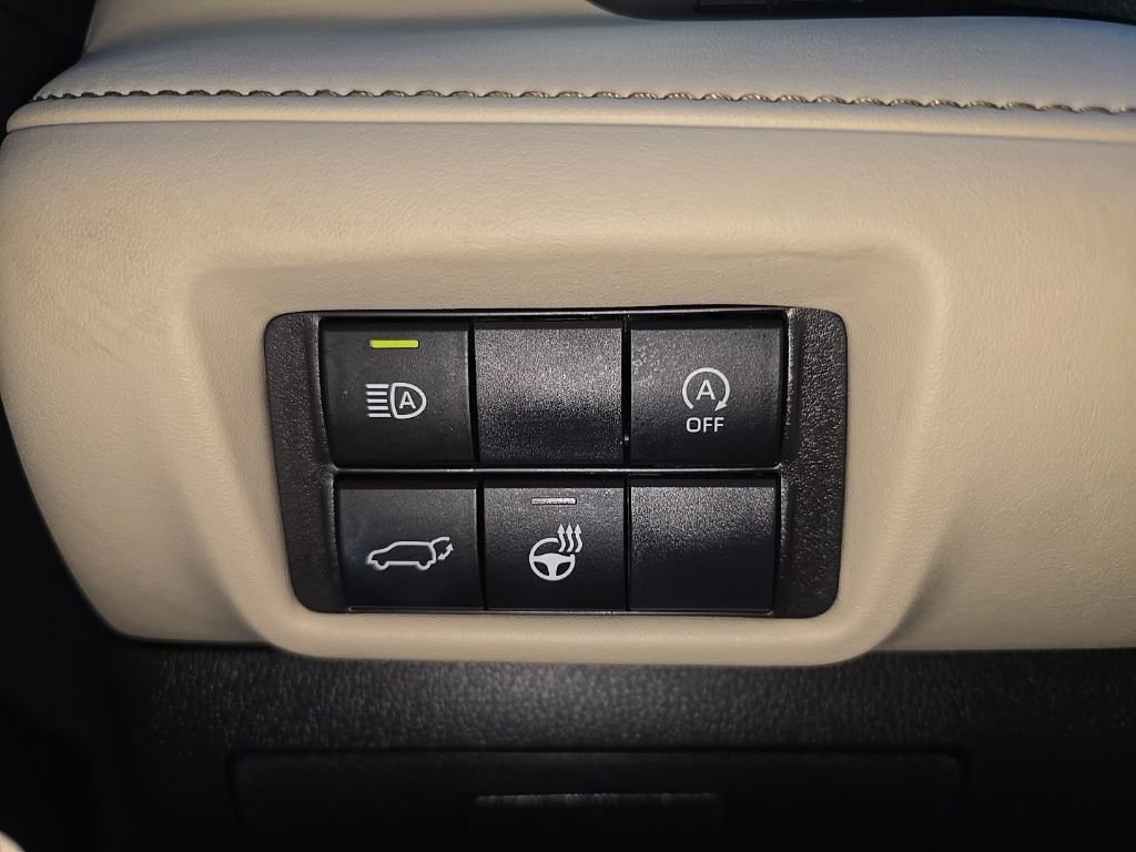 Used 2023 Toyota Highlander Limited FWD image 21