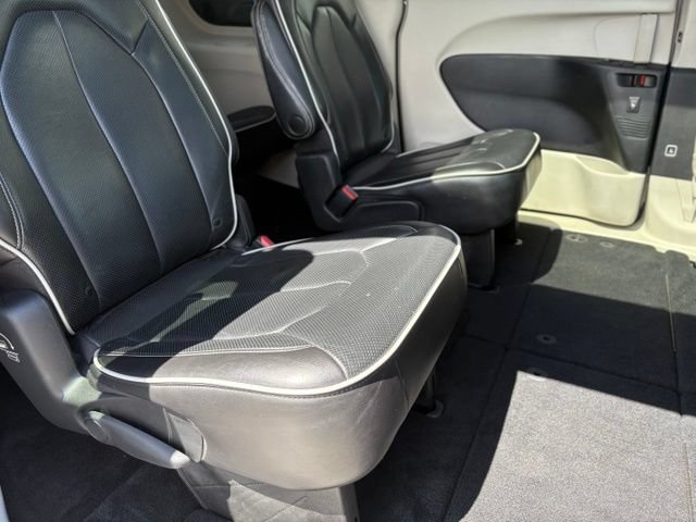 Used 2023 Chrysler Pacifica Limited FWD image 20