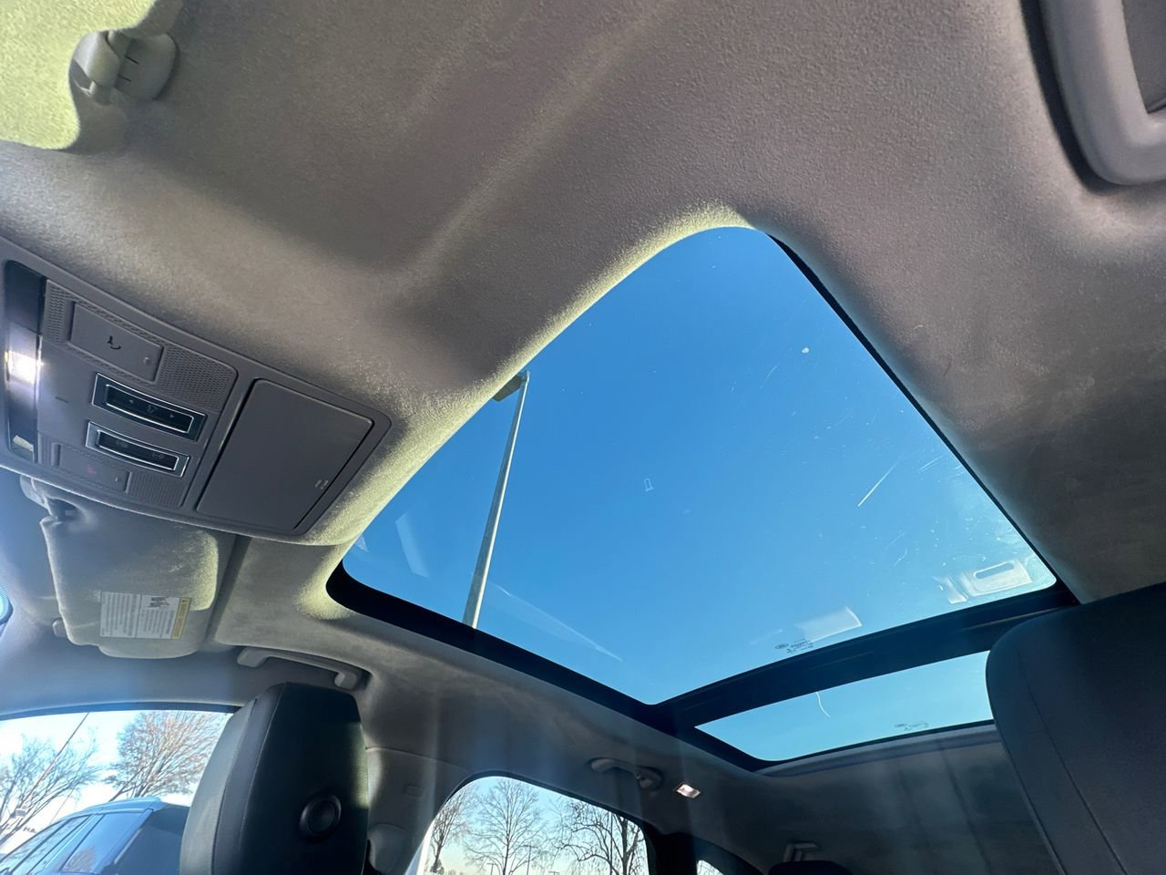 Used 2019 Jaguar F-PACE Premium image 32