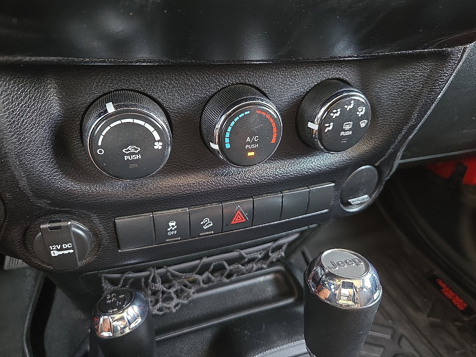 Used 2015 Jeep Wrangler Unlimited Sport w/ Connectivity Group AWD/4WD image 23