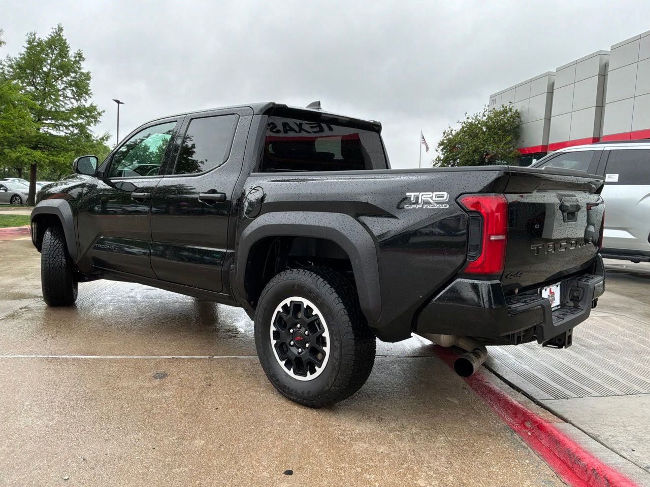 Used 2025 Toyota Tacoma TRD Off-Road AWD/4WD image 8