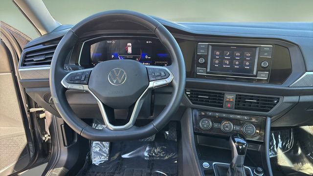 Used 2023 Volkswagen Jetta SE image 9