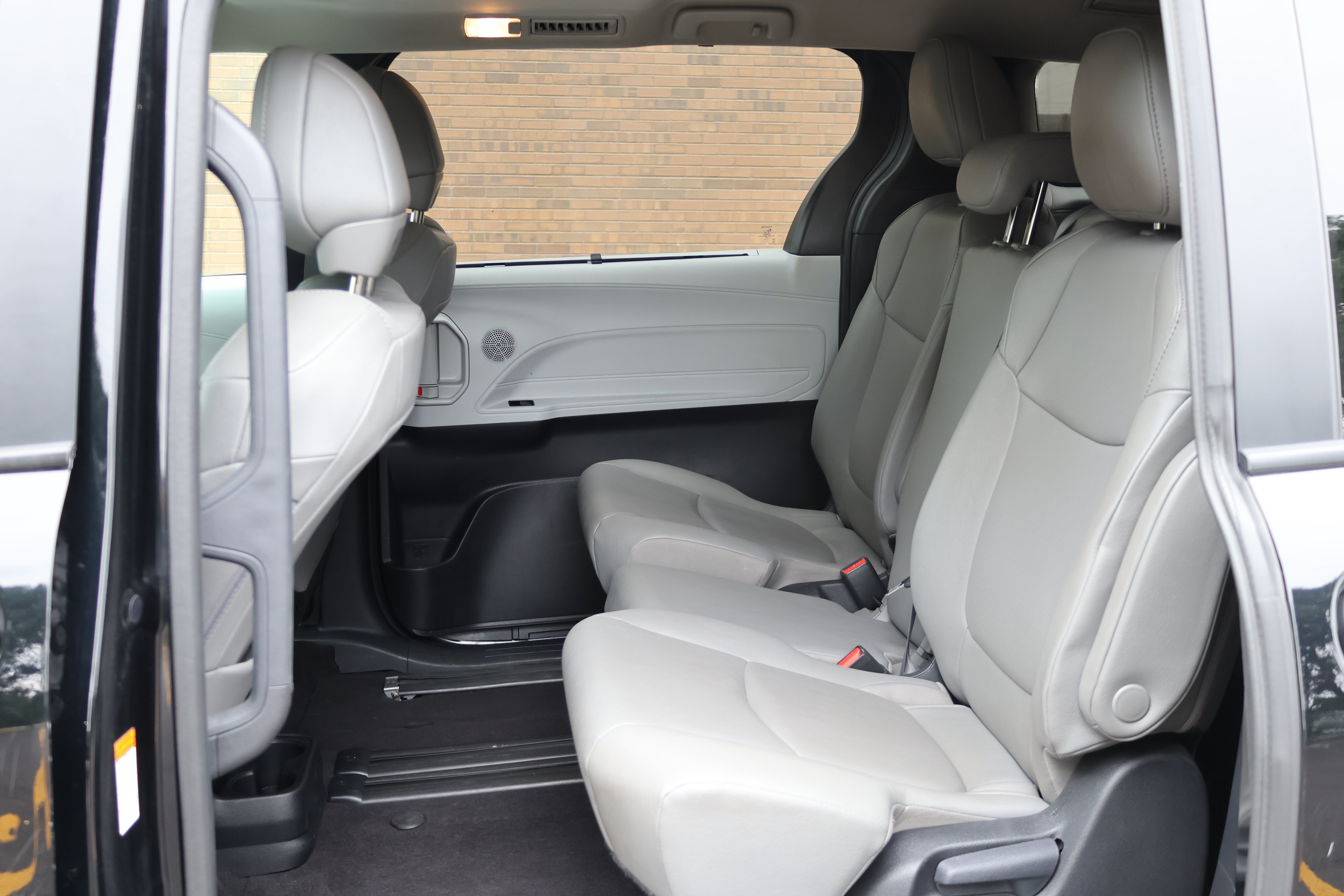 Certified 2025 Toyota Sienna XLE FWD image 16