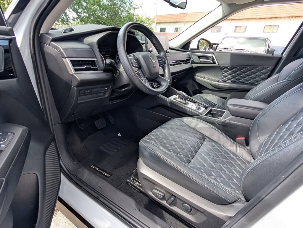 Used 2022 Mitsubishi Outlander SEL image 11