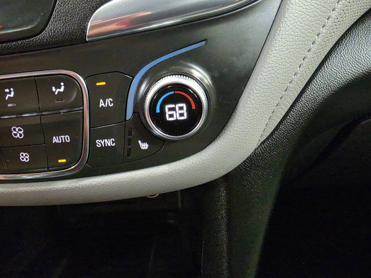Used 2021 Chevrolet Equinox Premier w/ LPO, Floor Liner Package AWD/4WD image 40
