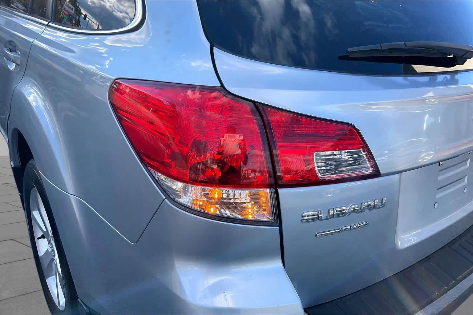 Used 2014 Subaru Outback 2.5i Limited AWD/4WD image 26
