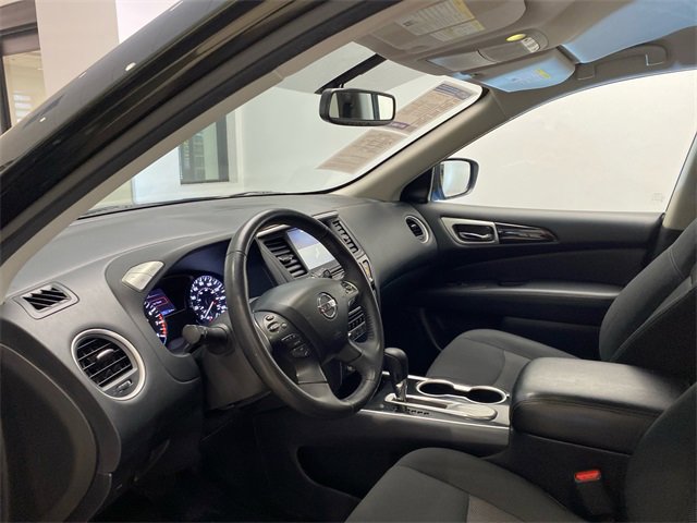 Used 2020 Nissan Pathfinder SV image 16