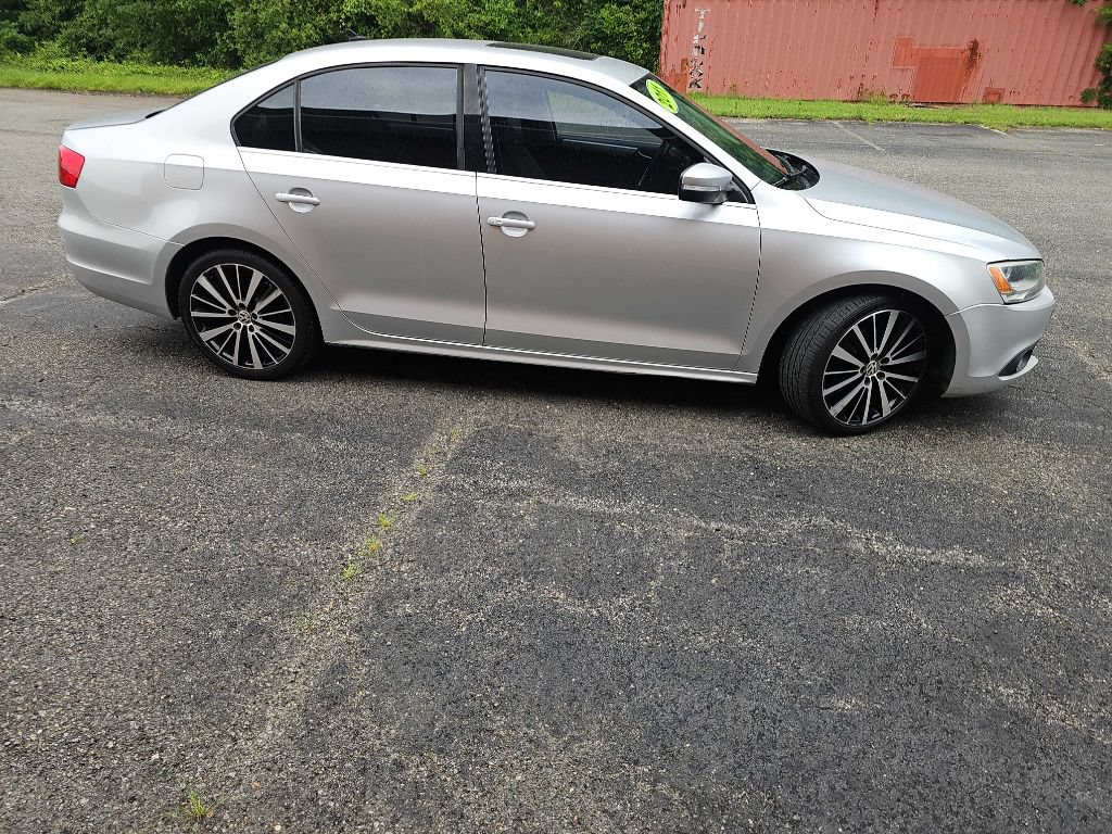 Used 2011 Volkswagen Jetta SEL FWD image 7