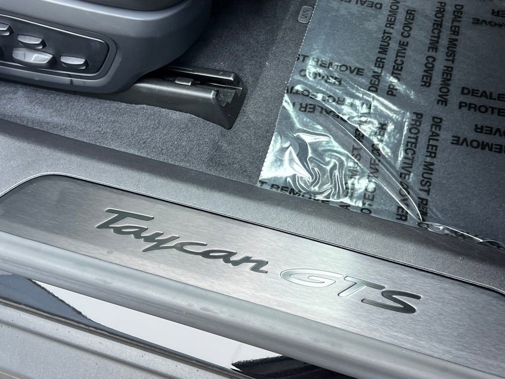Used 2022 Porsche Taycan GTS image 30