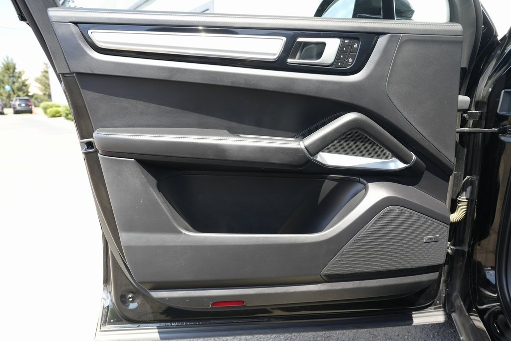 Used 2022 Porsche Cayenne Turbo image 29