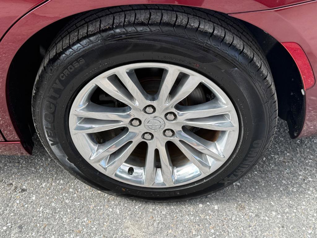 Used 2015 Chrysler 300 C image 5