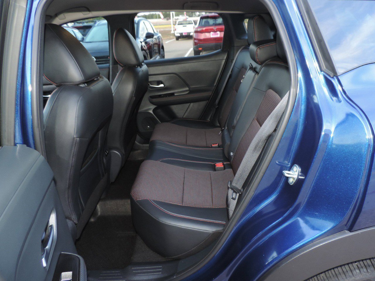 Certified 2025 Nissan Kicks SR FWD image 21