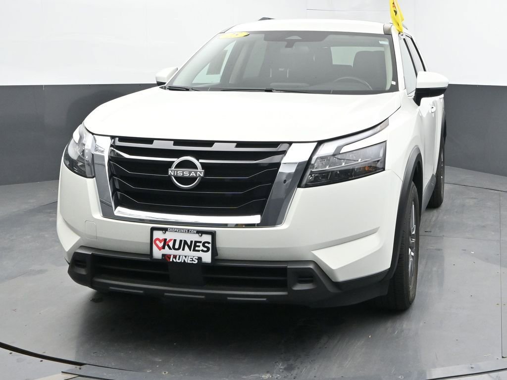 Used 2025 Nissan Pathfinder SV AWD/4WD image 4