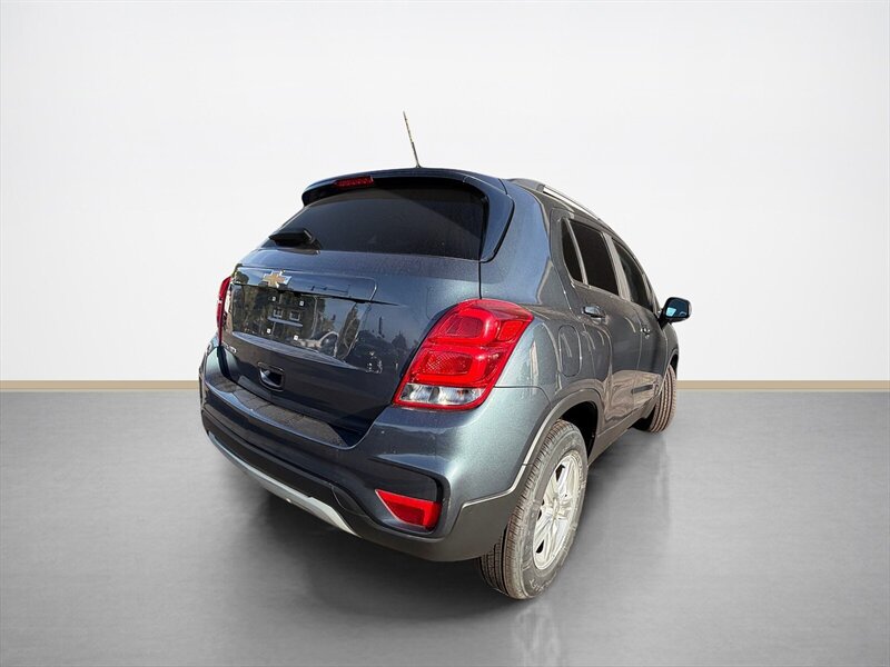 Used 2022 Chevrolet Trax LT w/ LT Convenience Package AWD/4WD image 4