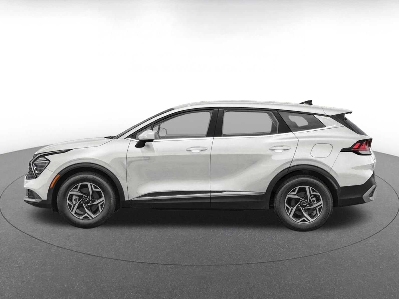 Used 2025 Kia Sportage LX FWD image 3