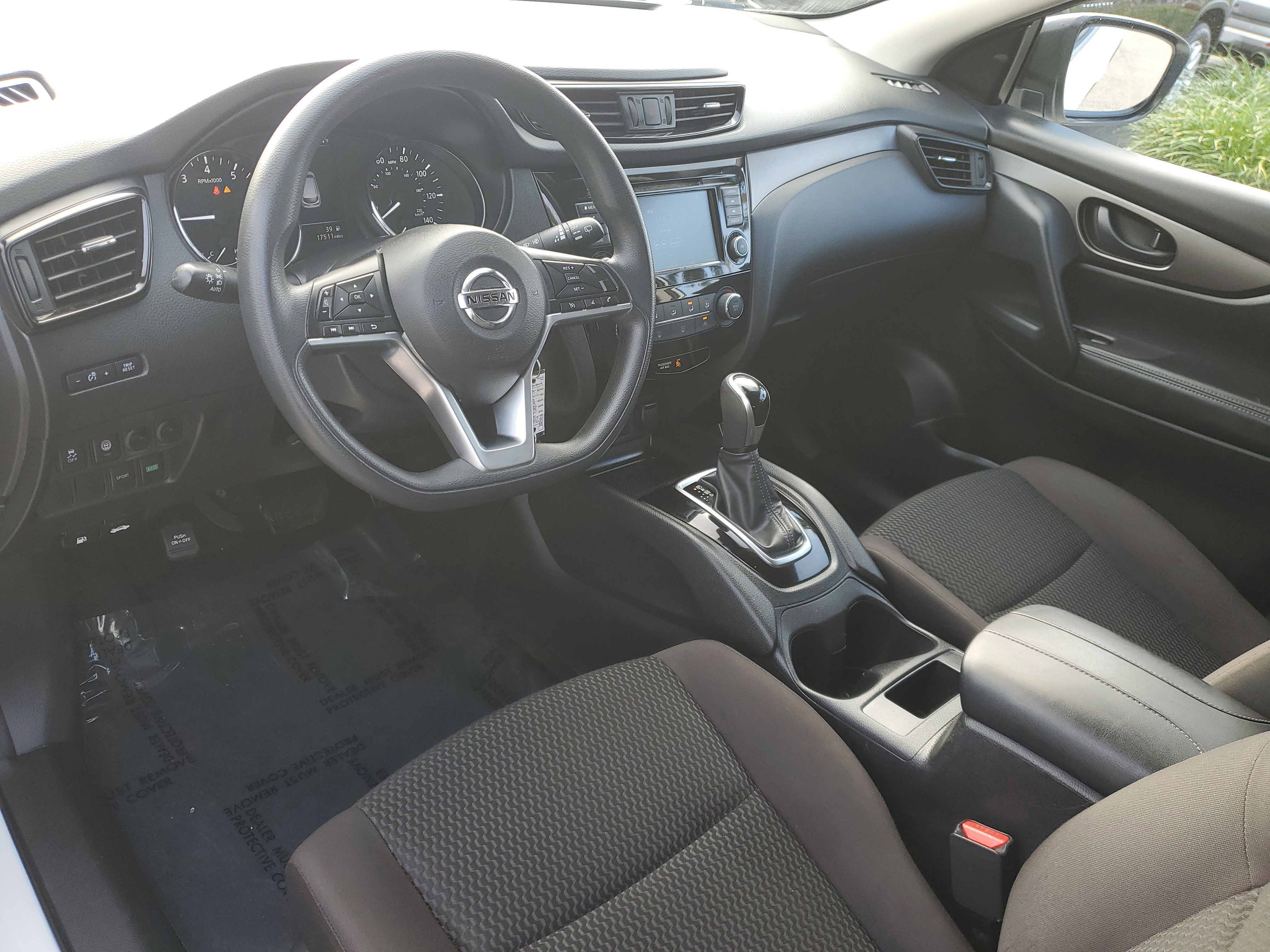 Used 2020 Nissan Rogue Sport S image 16