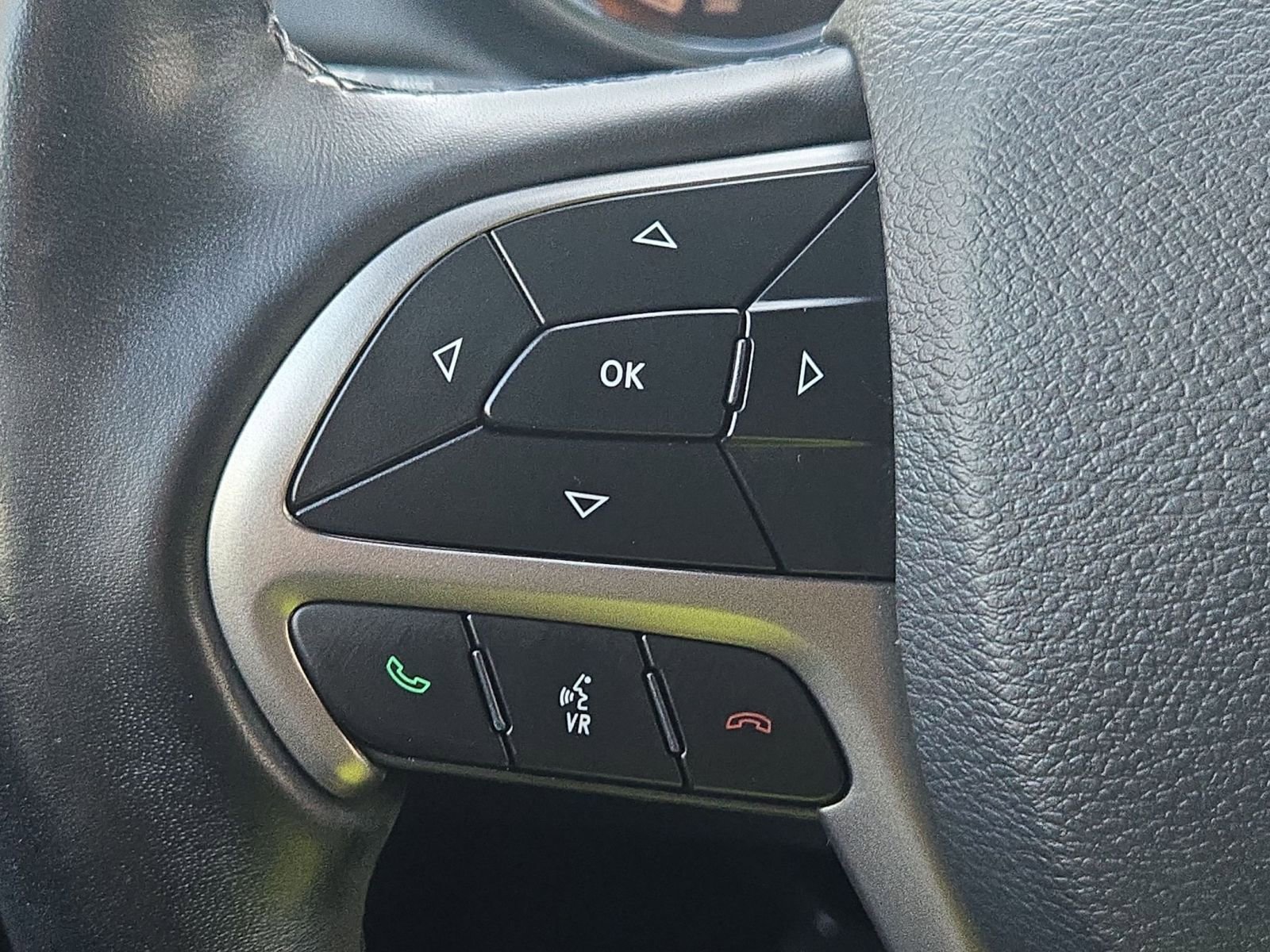 Used 2019 Jeep Grand Cherokee Altitude image 13