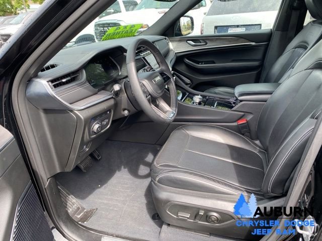 Used 2023 Jeep Grand Cherokee Overland AWD/4WD image 30