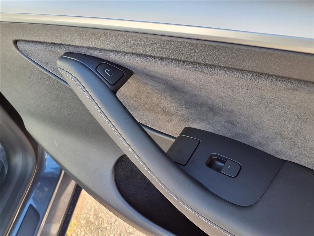 Used 2023 Tesla Model Y 2WD image 6