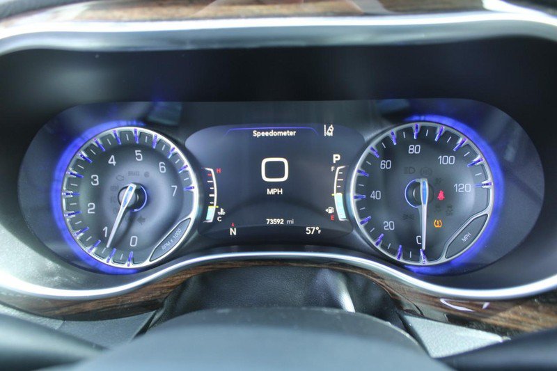 Used 2023 Chrysler Pacifica Limited FWD image 19