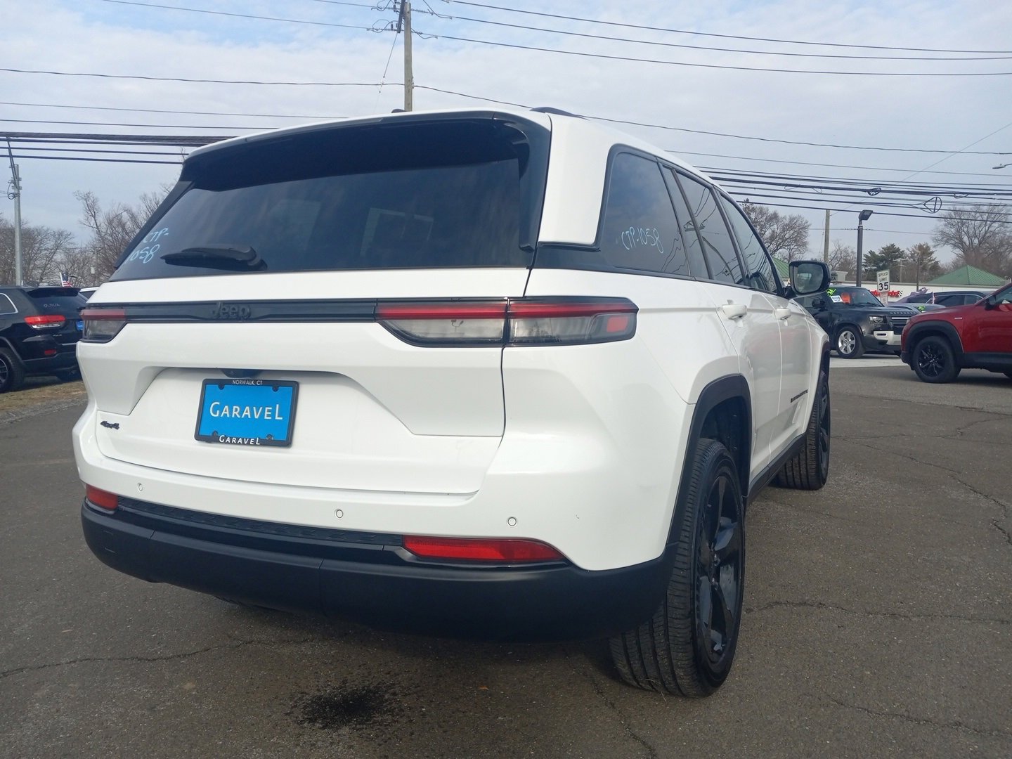 Used 2025 Jeep Grand Cherokee Altitude image 7