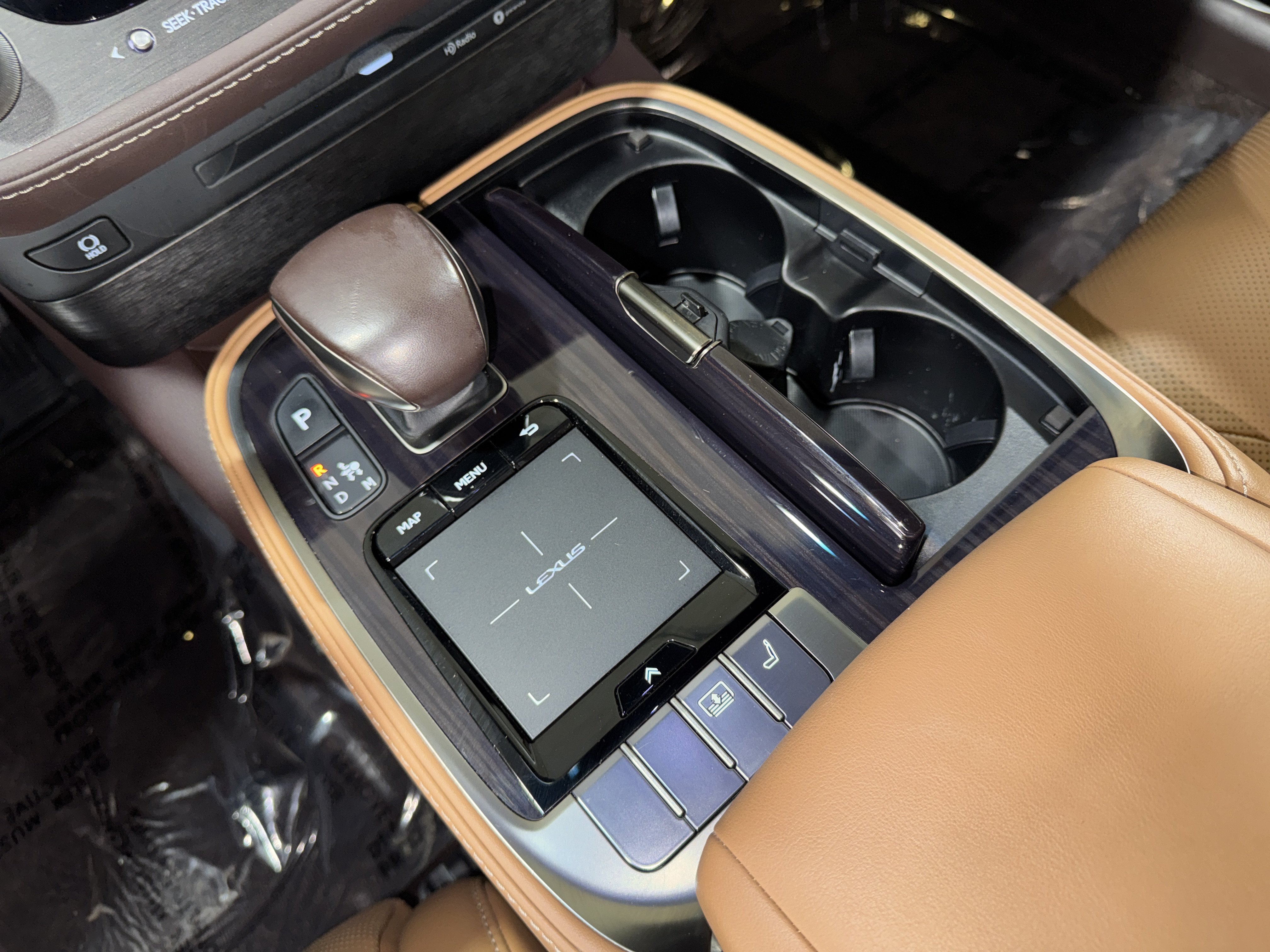 Used 2019 Lexus LS 500 w/ Accessory Package (Z2) RWD image 28