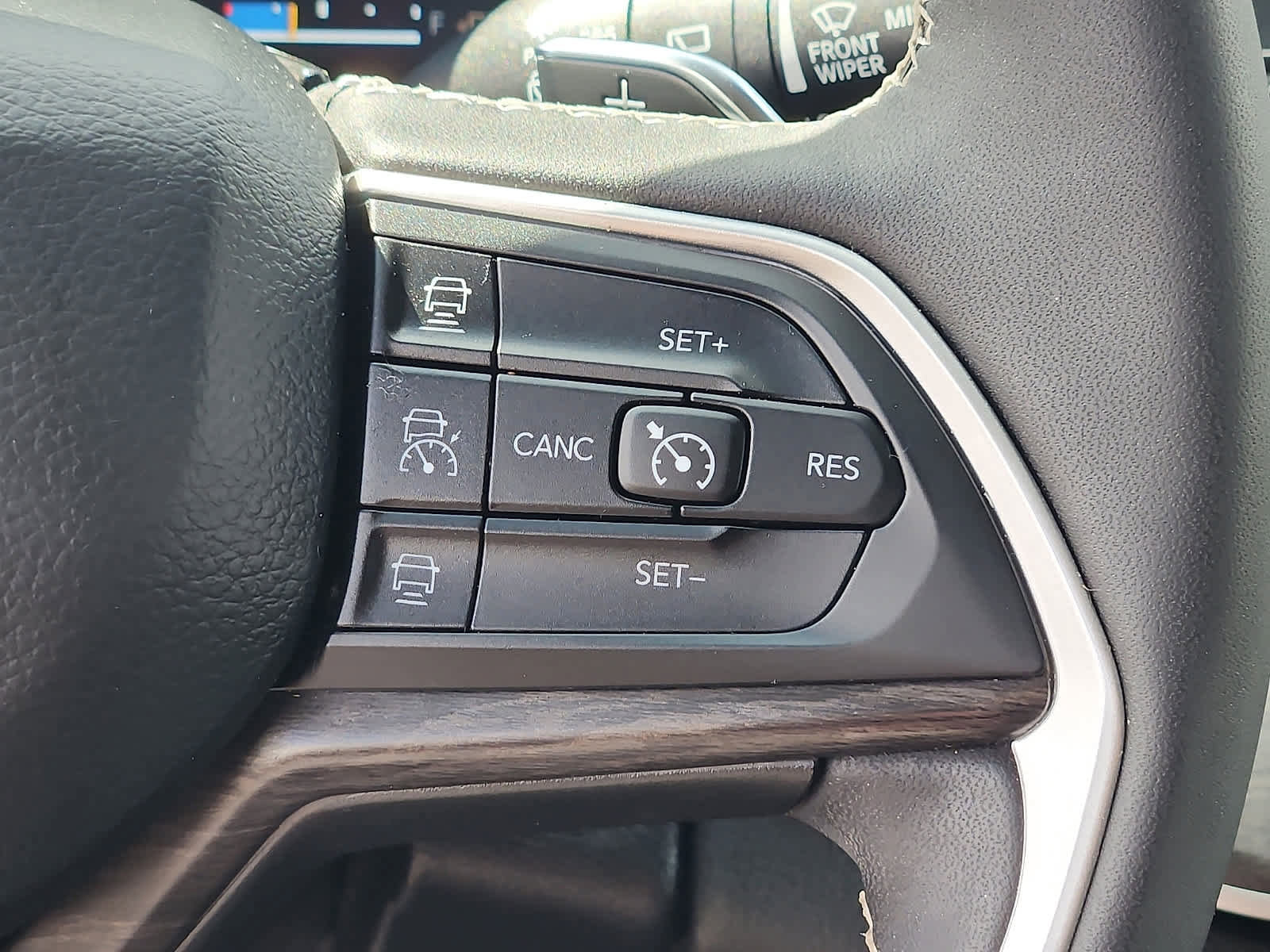 Used 2023 Jeep Grand Cherokee L Limited AWD/4WD image 22