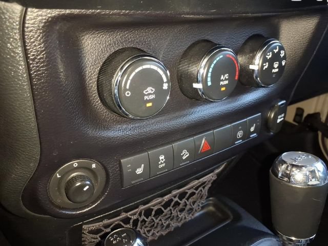 Used 2016 Jeep Wrangler Unlimited Sahara w/ Connectivity Group AWD/4WD image 10