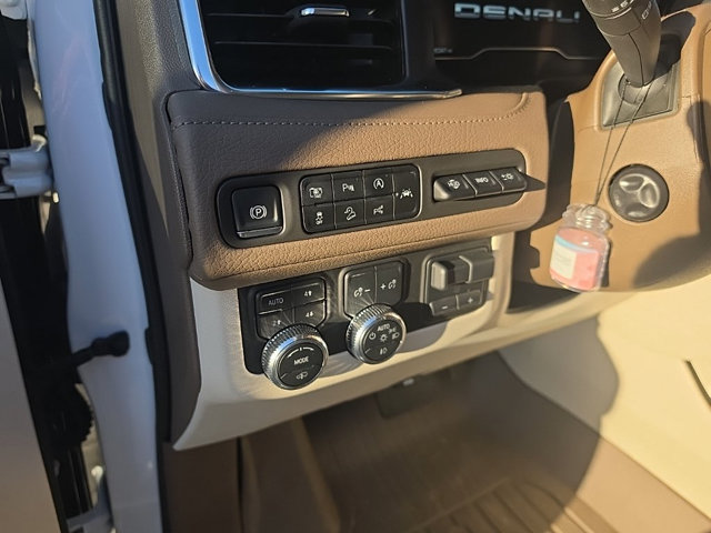 Used 2024 GMC Yukon Denali w/ Advanced Technology Package AWD/4WD image 14