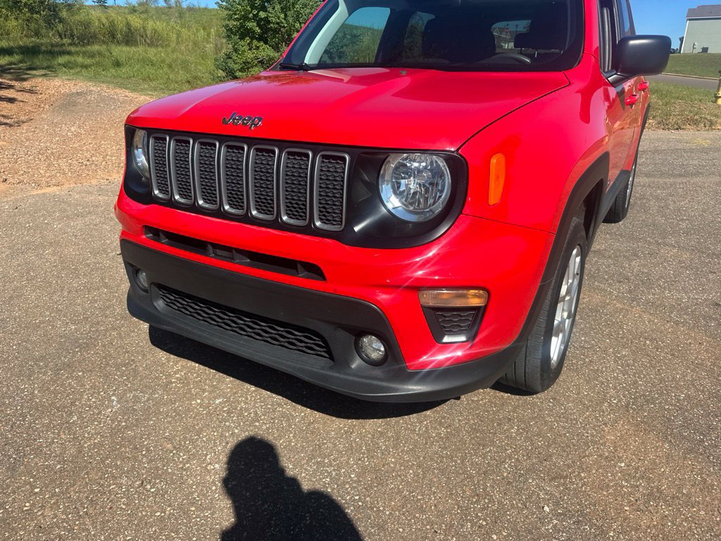 Used 2022 Jeep Renegade Latitude w/ Sun/Sound Group AWD/4WD image 2