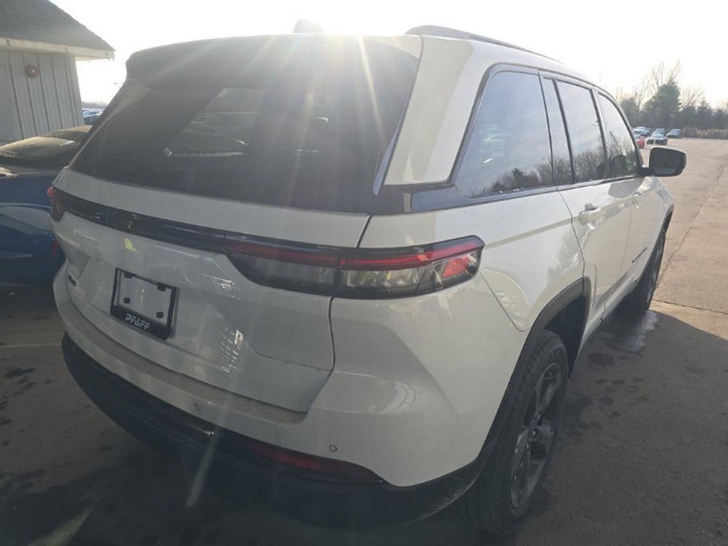 Used 2022 Jeep Grand Cherokee Altitude image 4