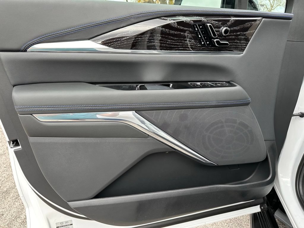 New 2025 Cadillac Escalade IQ Sport 1 w/ LPO, ONYX Package AWD/4WD image 34
