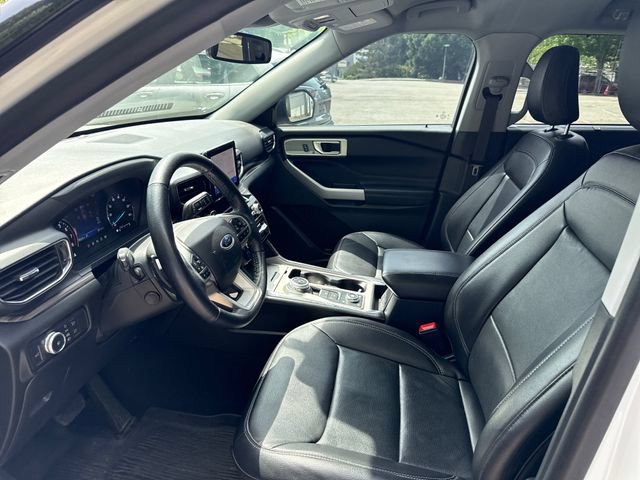 Used 2021 Ford Explorer Limited w/ Equipment Group 301A AWD/4WD image 14