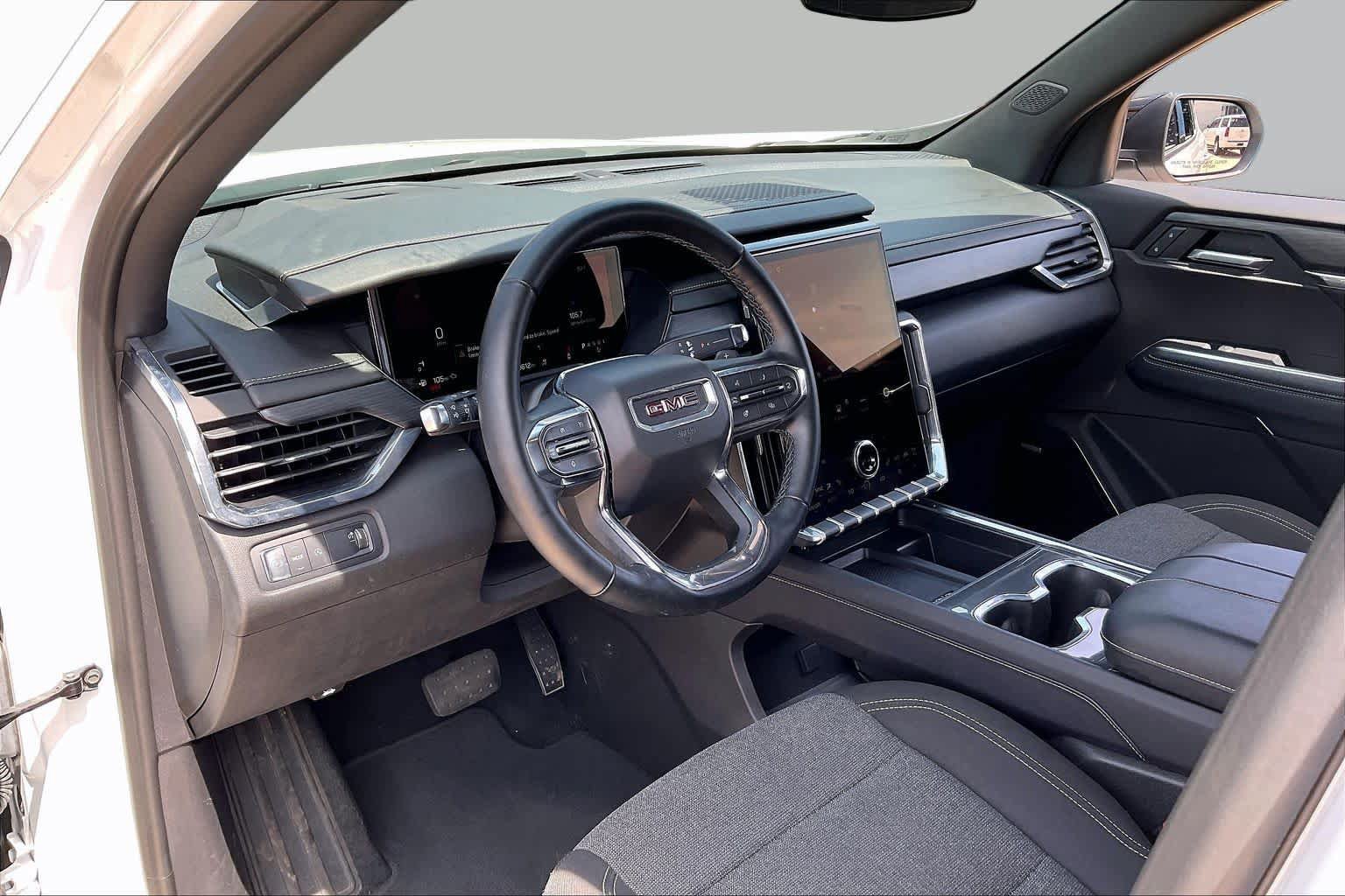 Certified 2025 GMC Acadia Elevation FWD image 17