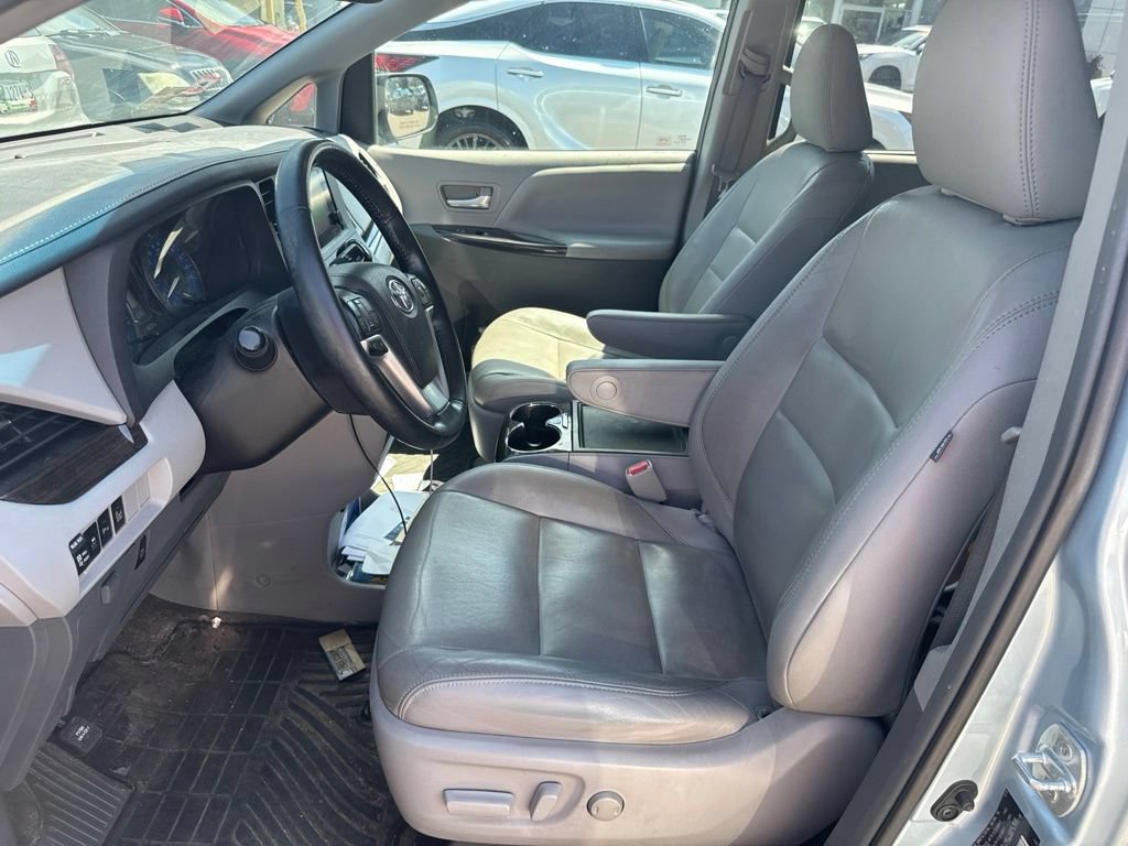 Used 2015 Toyota Sienna XLE Premium FWD image 28