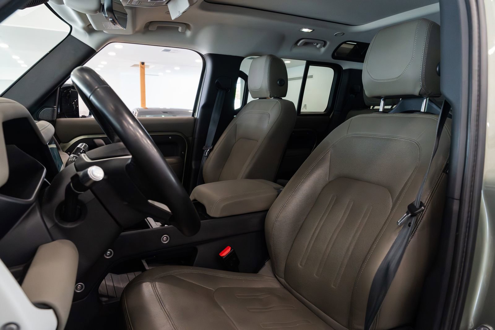 Used 2022 Land Rover Defender 110 SE AWD/4WD image 7