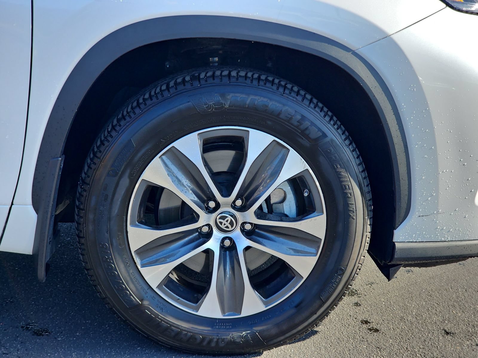 Used 2024 Toyota Highlander XLE FWD image 10