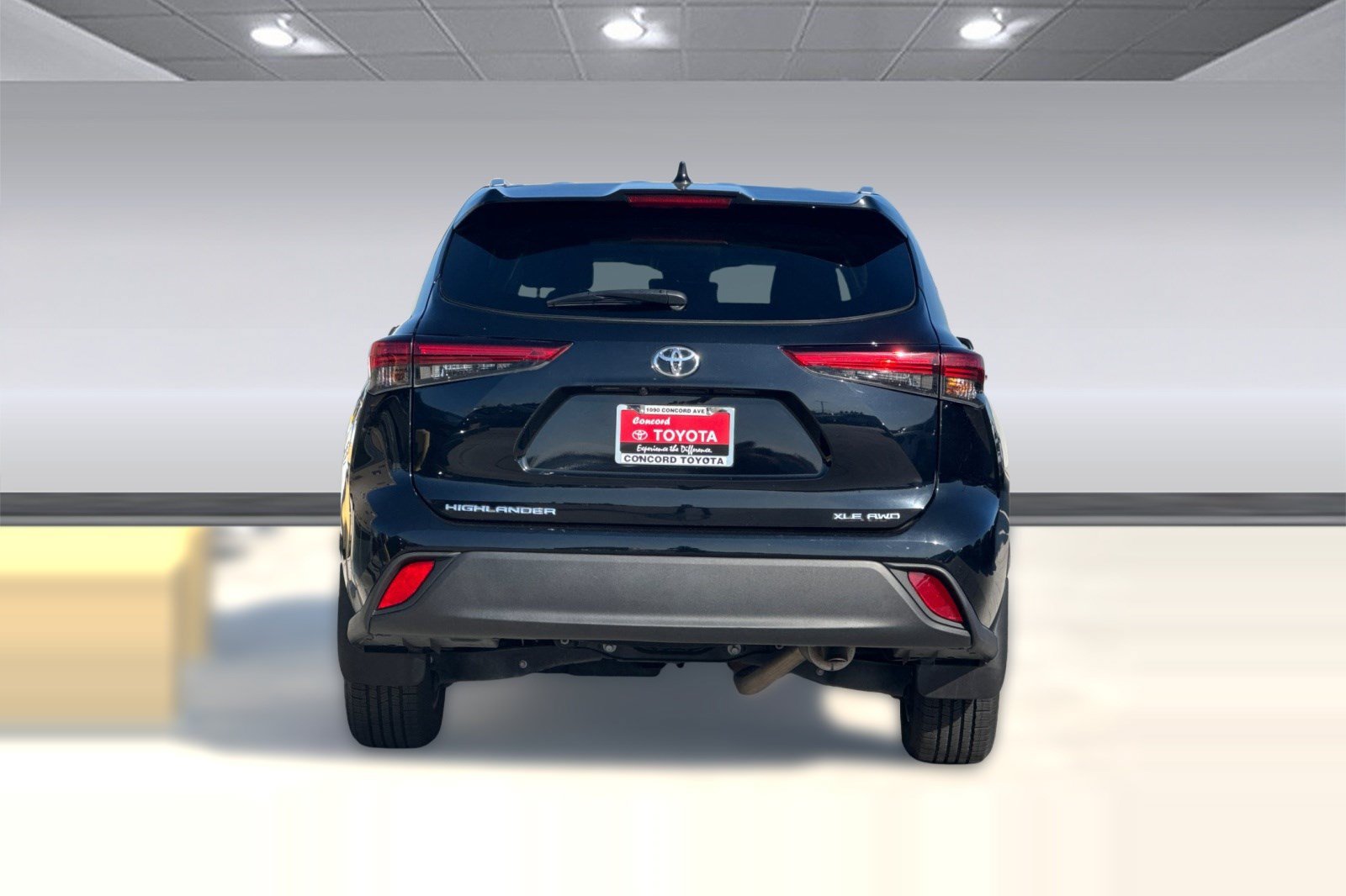 Used 2022 Toyota Highlander XLE AWD/4WD image 10
