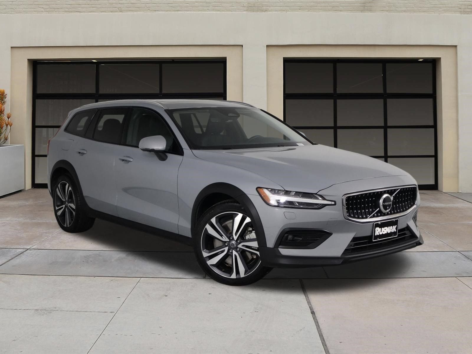 Certified 2025 Volvo V60 B5 Cross Country Plus AWD/4WD image 34