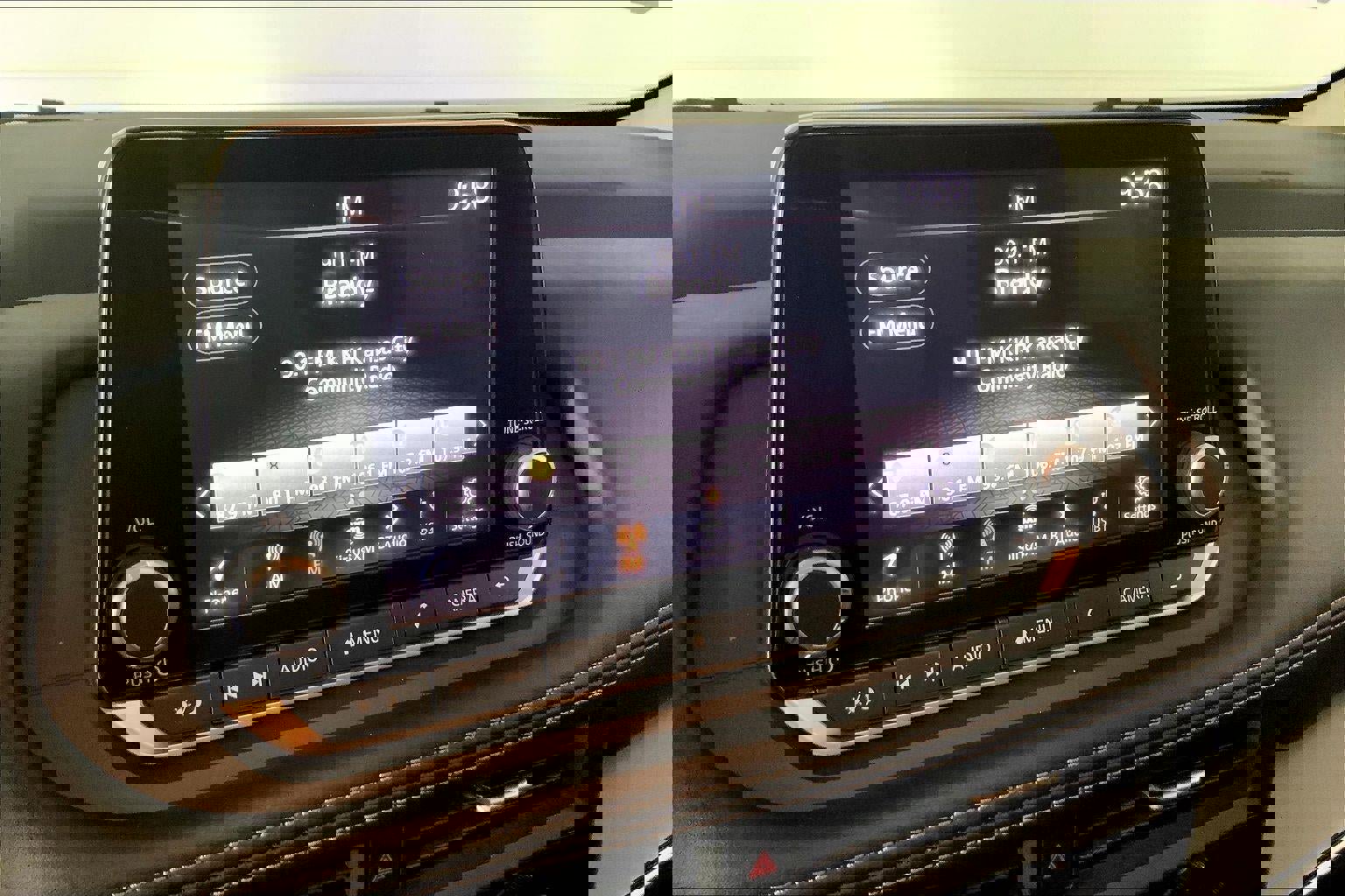 Used 2025 Nissan Rogue SV image 6