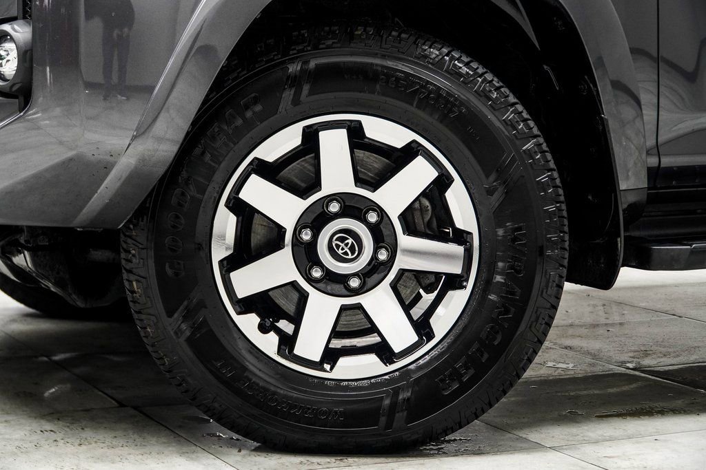 Used 2023 Toyota 4Runner TRD Off-Road Premium w/ Moonroof Package AWD/4WD image 3